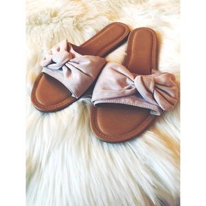 Madden Girl Blush Pink 🎀 Bow Sandals